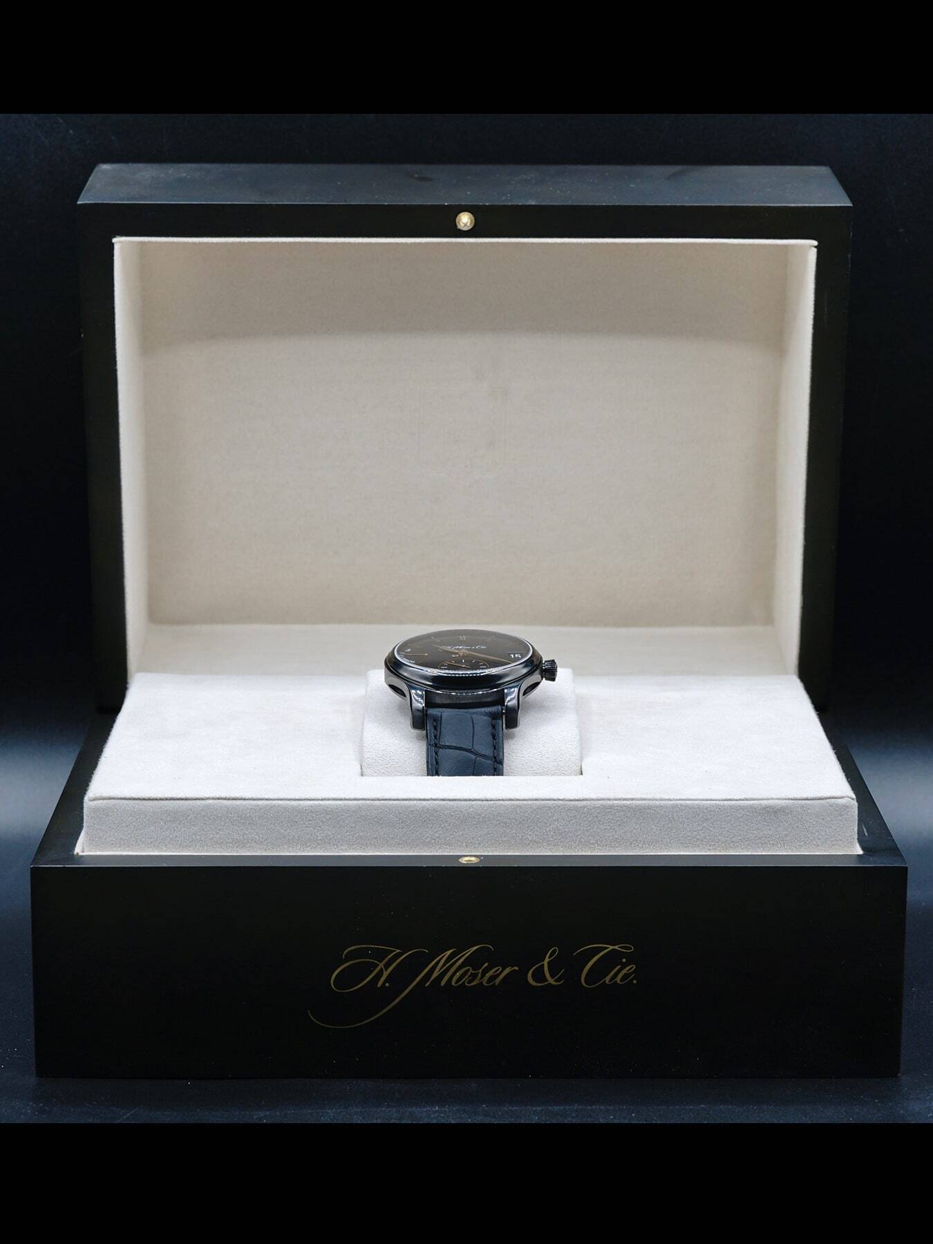 H. Moser & Cie Endeavour Perpetual Calendar Blackn Edition Exquisite