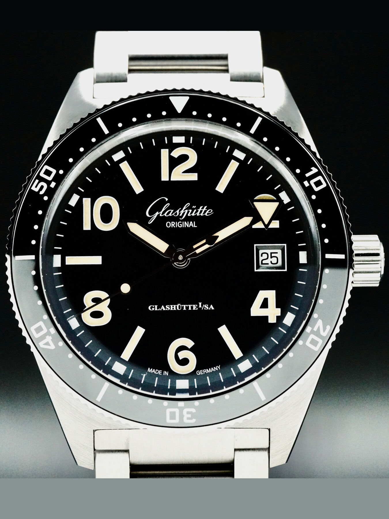 Glashütte Original 1-39-11-06-80-70 SeaQ Panodate SS Black Dial on Bracelet