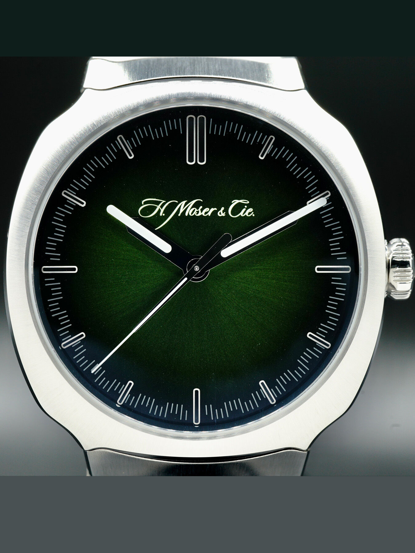 H. Moser & Cie. 6200-1200 Streamliner Green