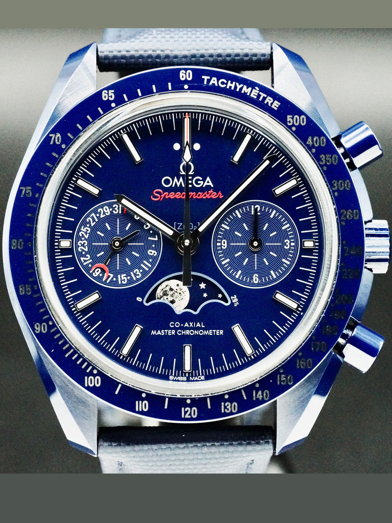 Omega Speedmaster Blue Side Of The Moon 304.93.44.52.03.001