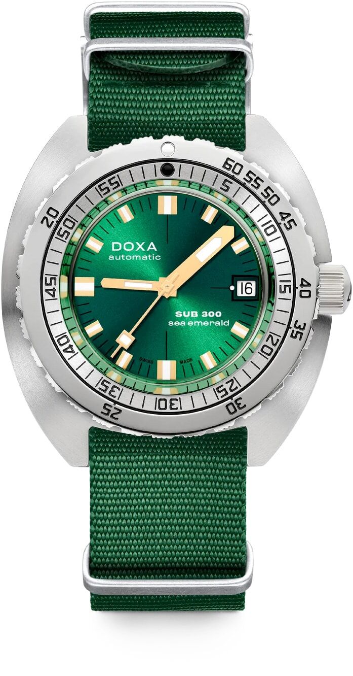 DOXA Sub 300 Sea Emerald 821.10.131.26-N on NATO Strap