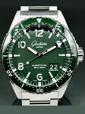 Glashütte Original 1-36-13-07-83-70 SeaQ Panorama Date Reed Green on Bracelet