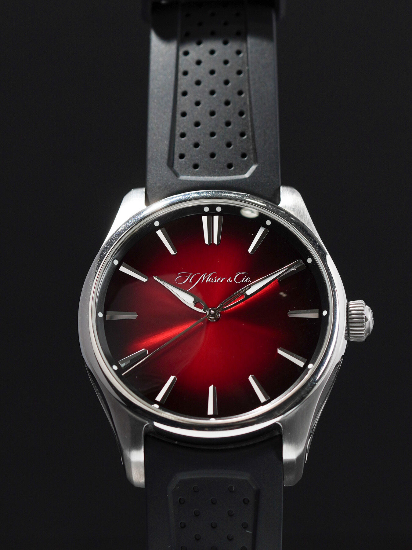 H. Moser & Cie. Centre Seconds Swiss Mad Red - Exquisite H. Moser & Cie. Centre Seconds Swiss Mad Red - Exquisite