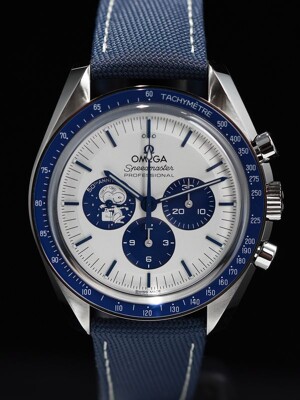 Omega Speedmaster Silver Snoopy Award 310.32.42.50.02.001