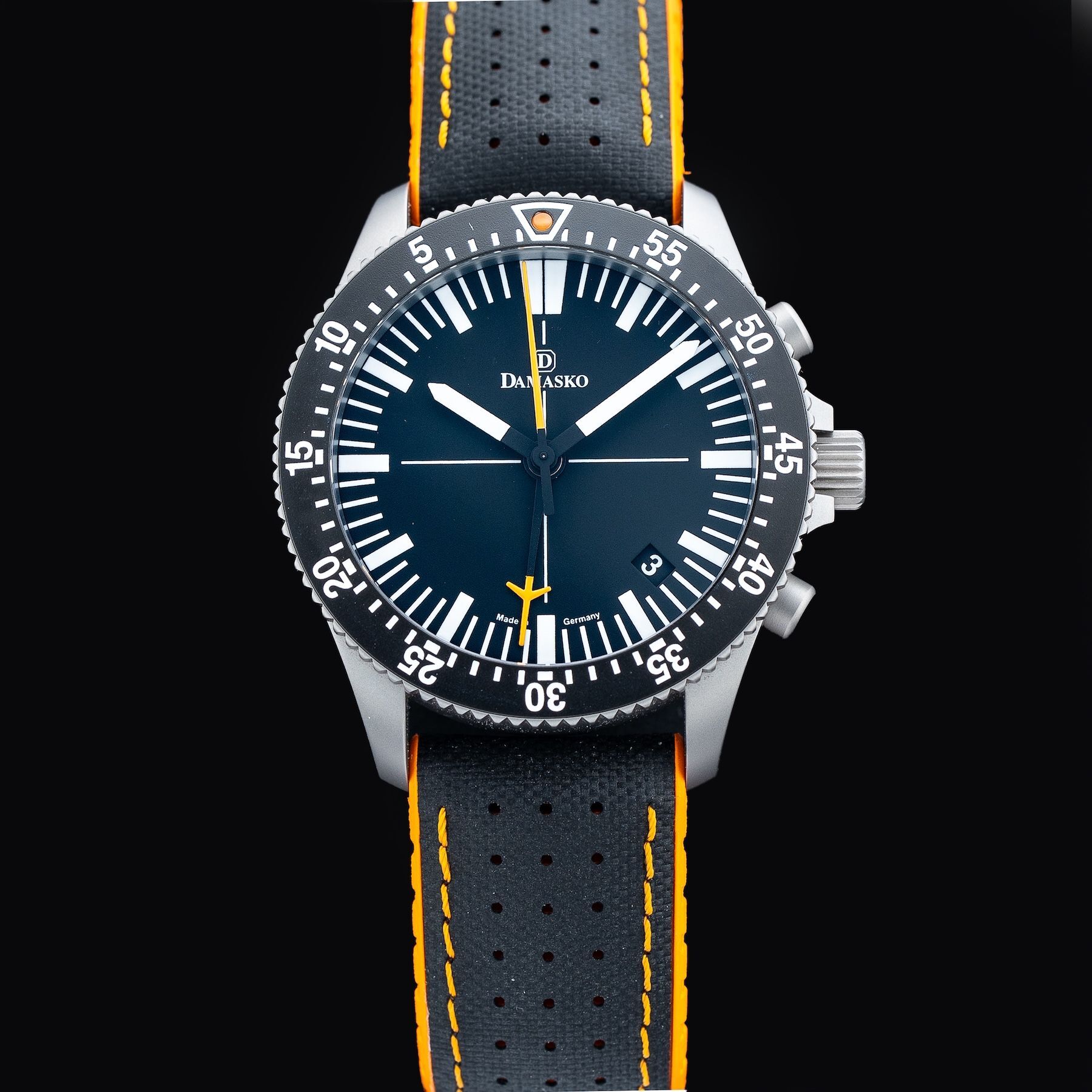 Damasko DC82 Orange Central Minutes Chrono