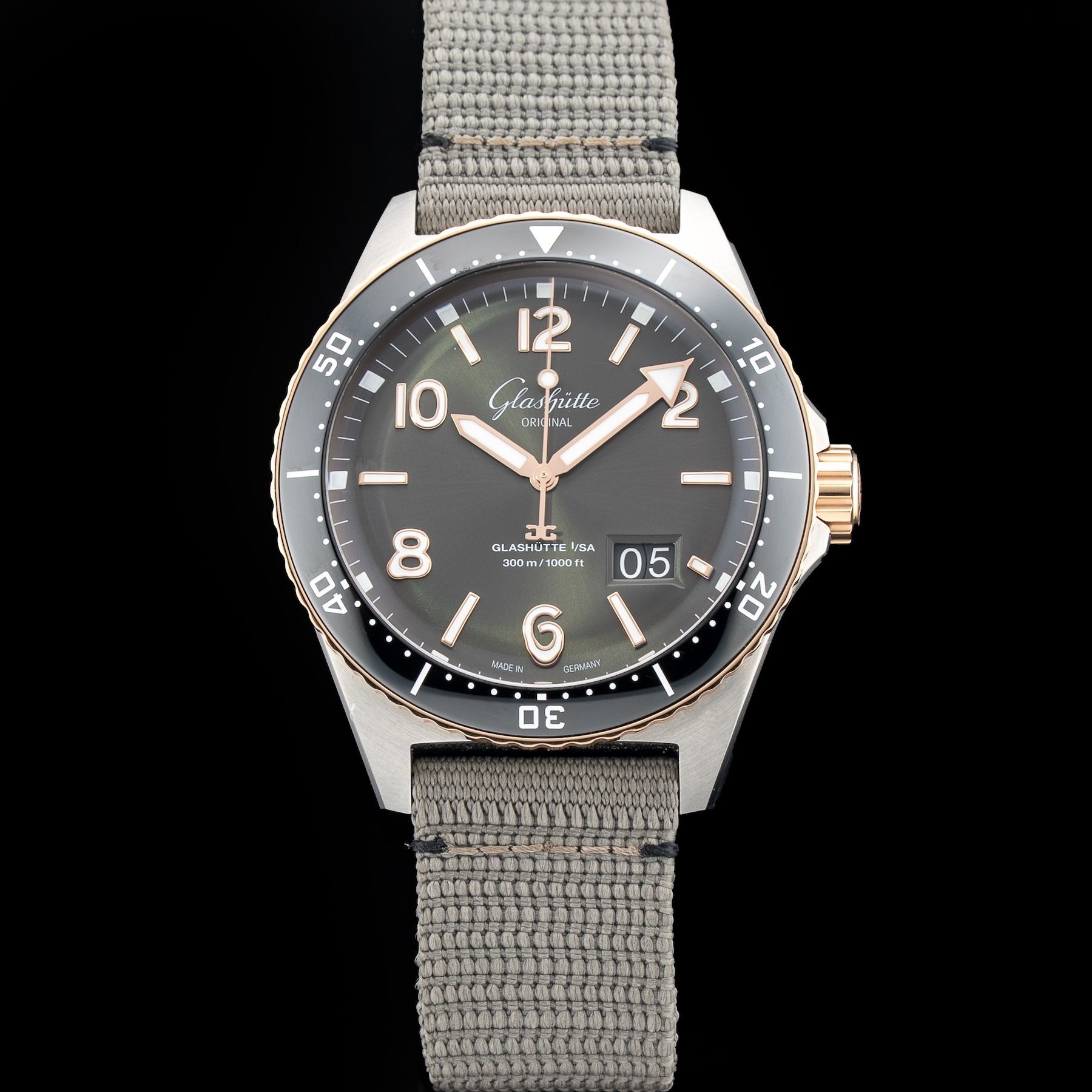 Glashütte Original 1-36-13-04-91-34 SeaQ Panorama Date Steel And Gold