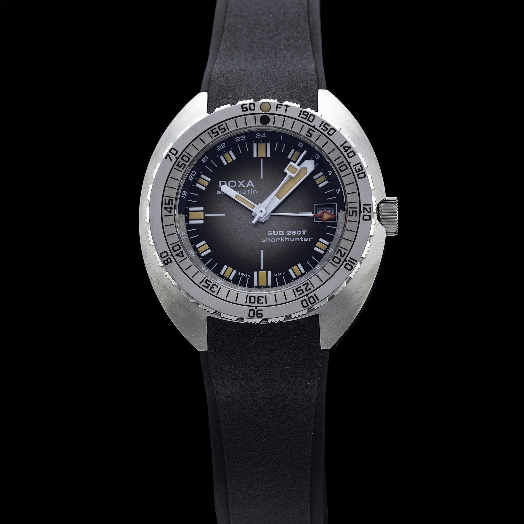 DOXA 855.10.101V.20 SUB 250T GMT Sharkhunter Vintage On Black Rubber Strap