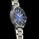 Oris Aquis Date Calibre 400 Bi-Color Blue Dial on Bracelet image 1 thumbnail
