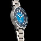 Oris Aquis Date Calibre 400 Bi-Color Blue Dial on Bracelet image 1 thumbnail
